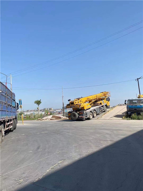 美兰区25吨吊车的租赁价格大概是多少？