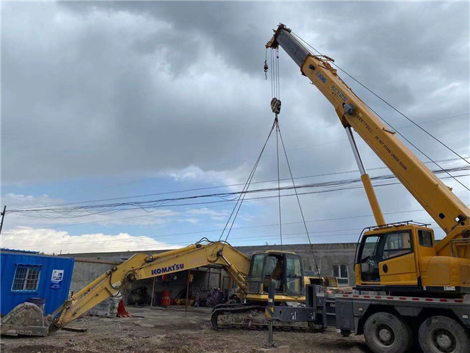 美兰区25吨吊车的工作半径是多少？