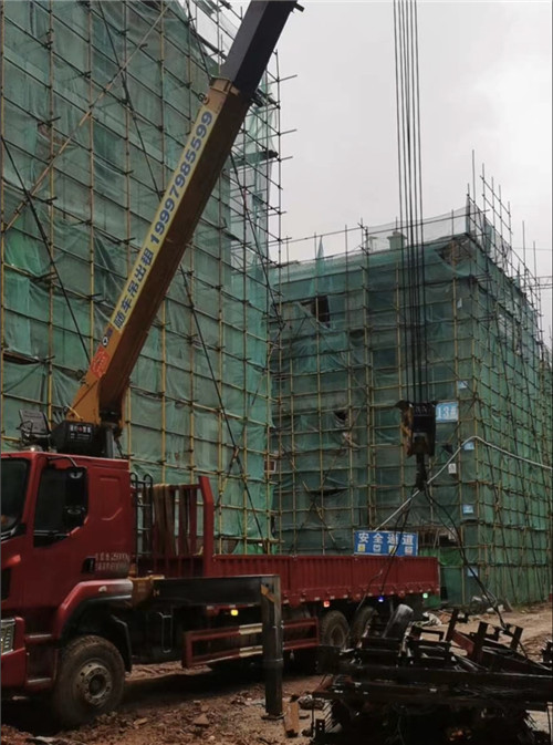 美兰区“慢工细活”—— 吊车的 “微动控制” 技术