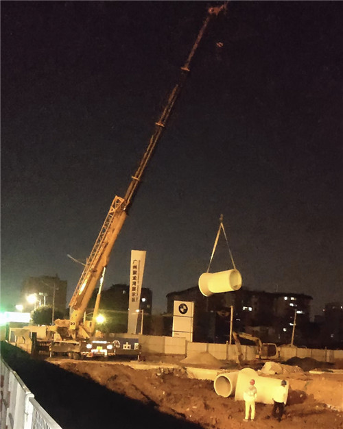 美兰区“弯臂矫正”—— 吊车的 “形变补偿” 技术